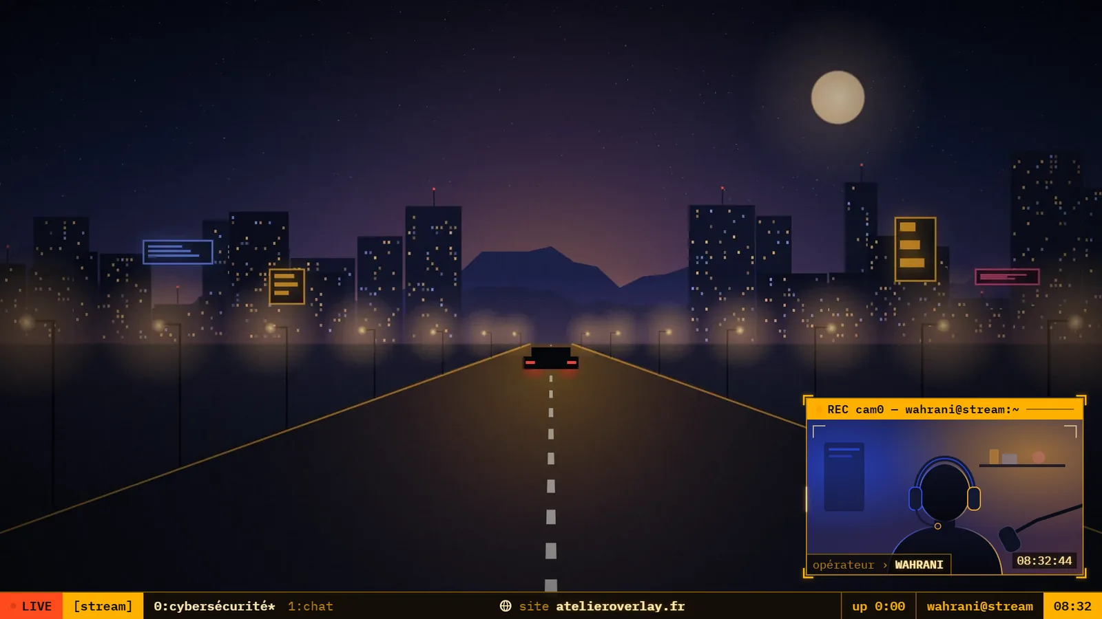 HUD en jeu : barre d’état en bas et petit cadre caméra sur un décor de route de nuit.